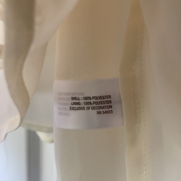 Old Navy camisole top, cream color, XS, NWT.  Great with blazer. - Picture 5 of 7